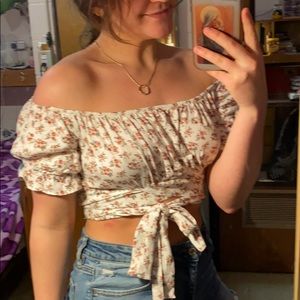 HOLLISTER Wrap around crop top